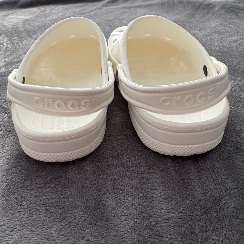 NWOT! CROCS White Slippers with Signature Perforated Design - Picture 2 of 7